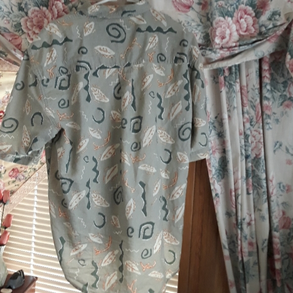 Bugle Boy company men's casual shirt - Picture 3 of 3